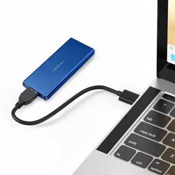 Θήκη SSD QOLTEC 51832 — εξωτερική M.2 SATA, USB 3.0, έως 2 TB, μπλε, υποστηρίζει δίσκους 30 mm, 4 υποδοχές