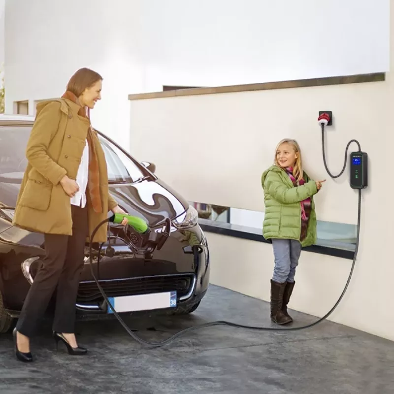 Qoltec Mobile EV Car Charger Adjustable 2in1 Type2 | 7kW | 230V | CEE 3 PIN | Wi-fi| LCD | φορητός | Wallbox | 5m