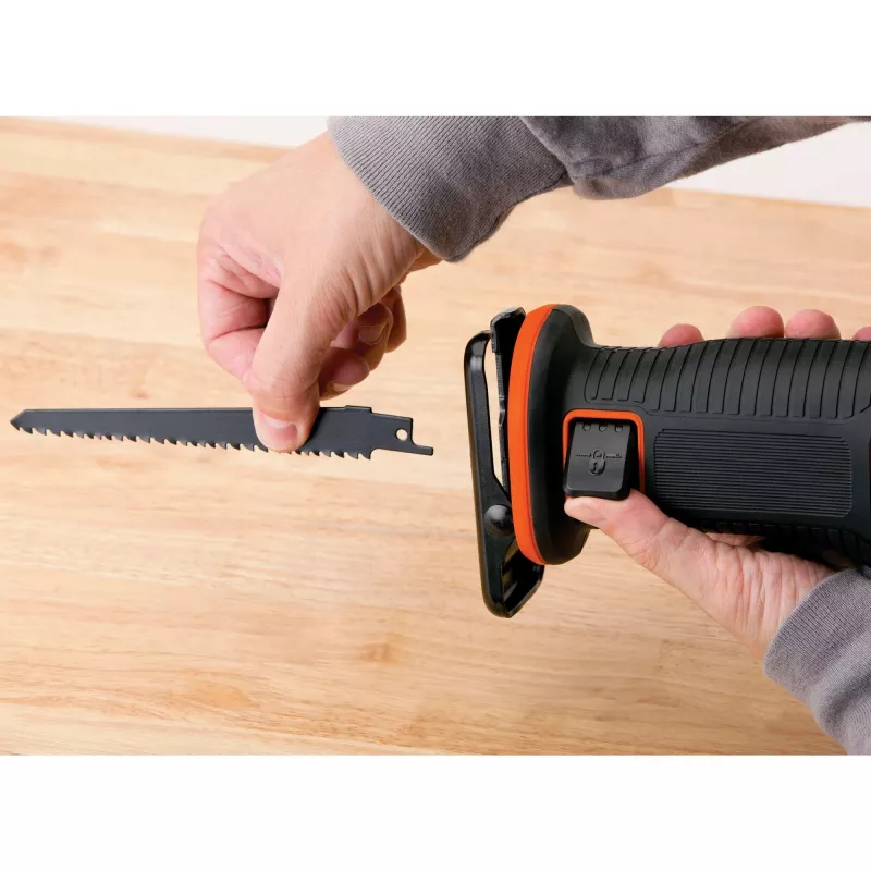 Σπαθωτό πριόνι Black & Decker BDCR18N