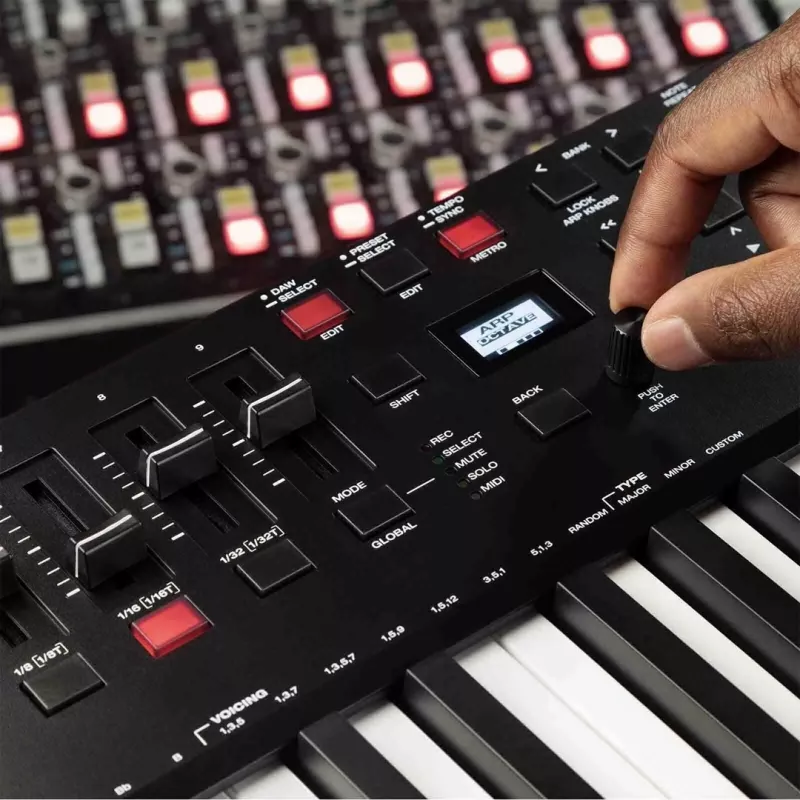 M-Audio Oxygen Pro 49 Πληκτρολόγιο MIDI controller — 49 πλήκτρα, 16 pads, 9 faders, οθόνη OLED, USB, MIDI-Out