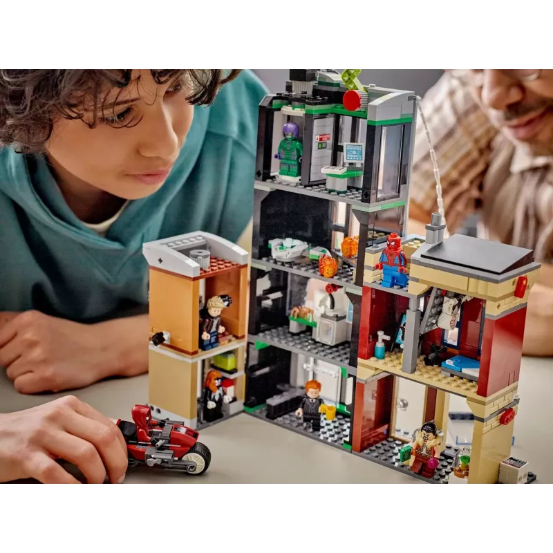 Σετ LEGO Marvel 76324 Spider-Man vs. Oscorp, 808 τεμ., 8 μινιφιγούρες, από 10 ετών