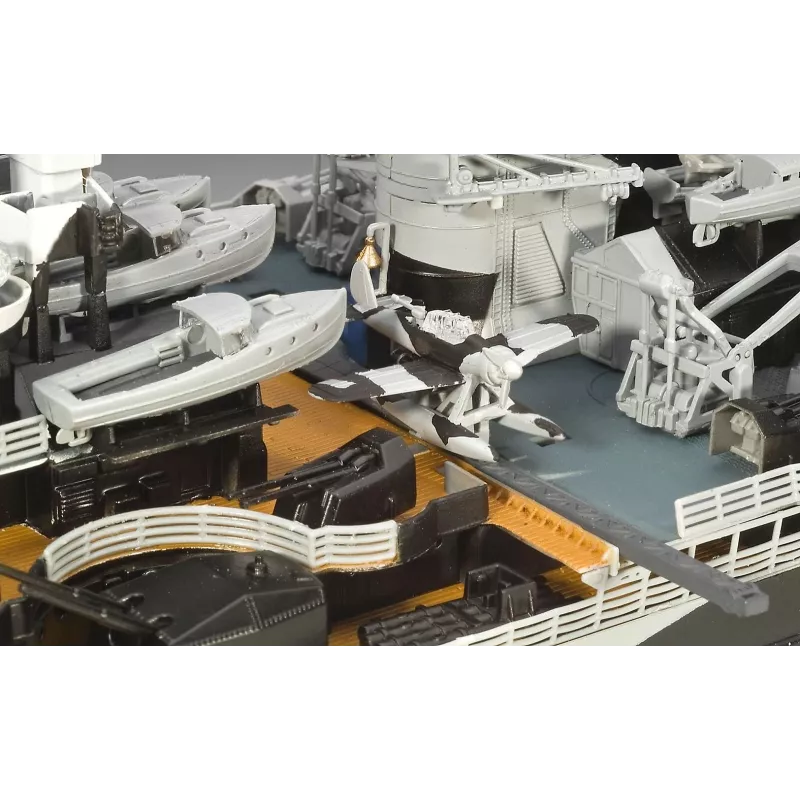 Πλαστικό μοντέλο πλοίου REVELL Tirpitz κλίμακα 1:350