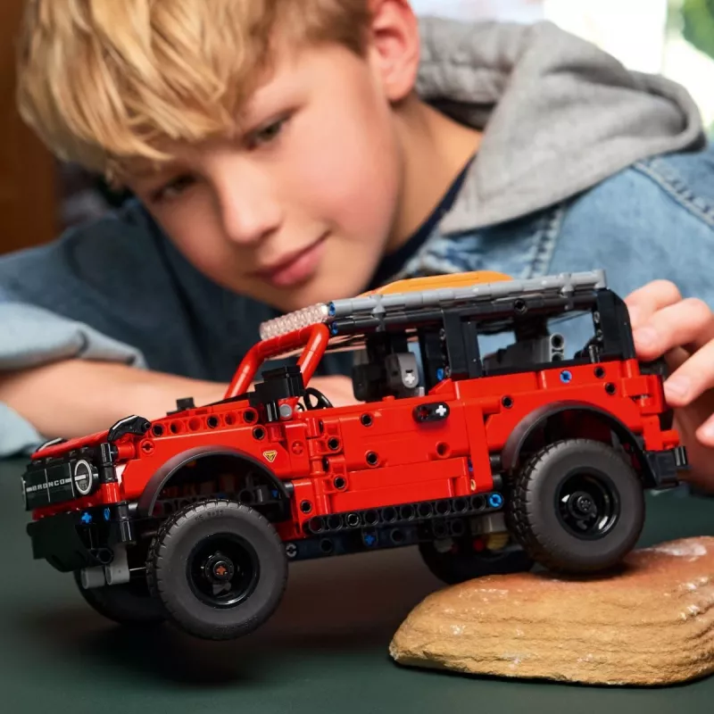 LEGO Technic σετ κατασκευής Ford Bronco Off‑Roader 4x4 μοντέλο 42213 — 943 τεμ., ηλικίας 9+