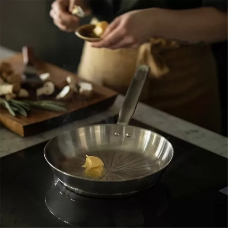 Fiskars All Steel τηγάνι πολλαπλών χρήσεων στρογγυλό