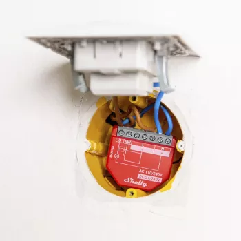 Έξυπνος διακόπτης Shelly 1PM Gen4 – ασύρματος, 110–240 V AC, max. 240 V, μέτρηση ισχύος, 16 A, 42×16×37 mm