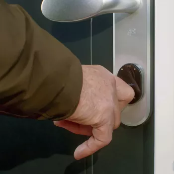 Ηλεκτρονική κλειδαριά πόρτας Shelly LOQED – Smart Lock, μαύρη έκδοση