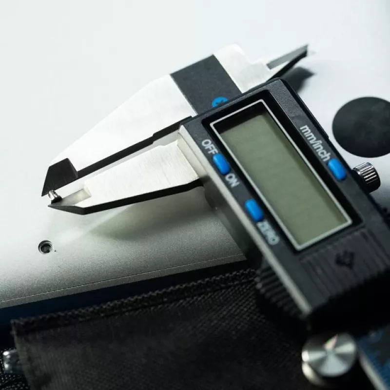 iFixit Ψηφιακό παχύμετρο με μπλε οθόνη LCD