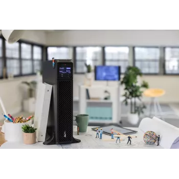 APC Smart-UPS On-Line, 2200VA, Tower, 230V, 8x C13+2x C19 IEC-έξοδοι, SmartSlot, επεκτάσιμος χρόνος λειτουργίας, χωρίς κιτ ραγών