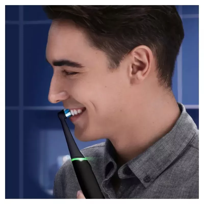 Oral-B iO Series 6 περιστρεφόμενη οδοντόβουρτσα για ενήλικες μαύρη