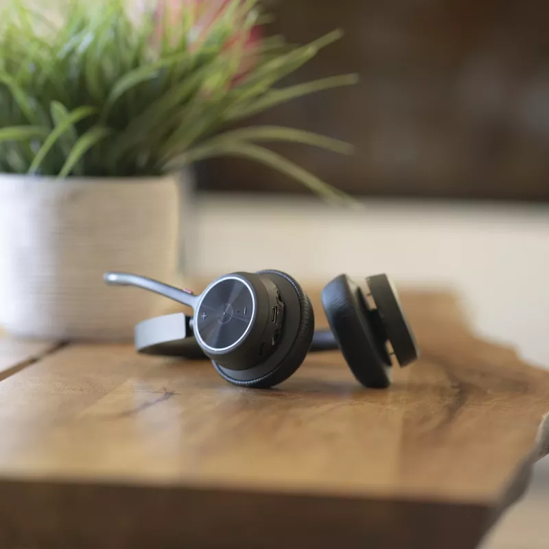 HP Poly Voyager 4320 USB-C headset +BT700 Dongle +σταθμός φόρτισης