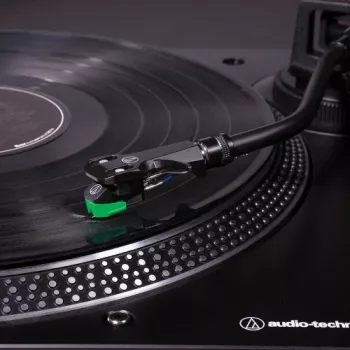 Audio-Technica AT-LP120XUSB πικάπ με απευθείας κίνηση (αναλογικό & USB), ασημί