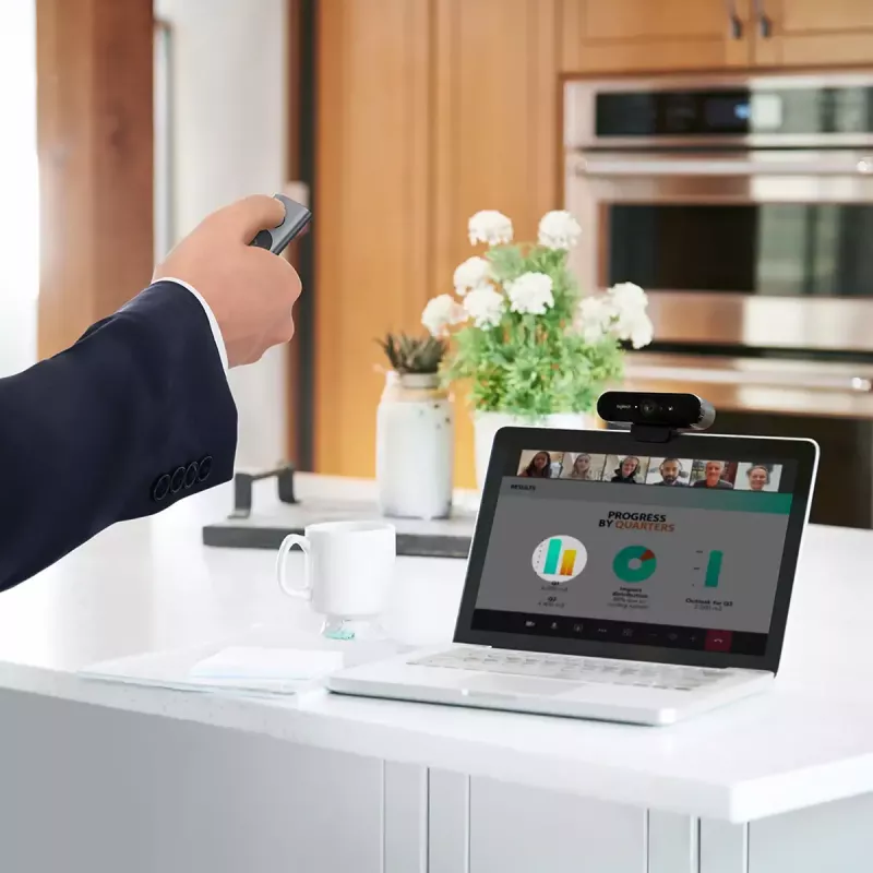 LOGITECH Spotlight Τηλεχειριστήριο Παρουσίασης – Χρυσό