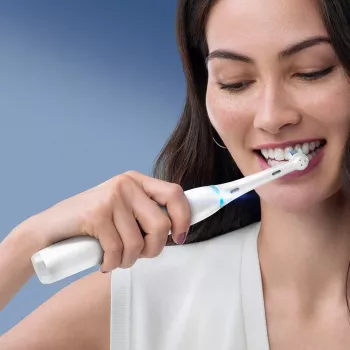 Oral-B iO ηλεκτρική οδοντόβουρτσα ενηλίκων περιστροφική οδοντόβουρτσα λευκή