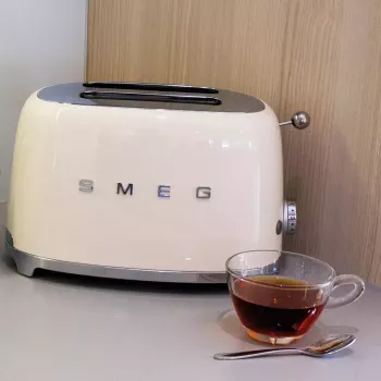 Τοστιέρα Smeg TSF01CREU Κρεμ 2 φέτες
