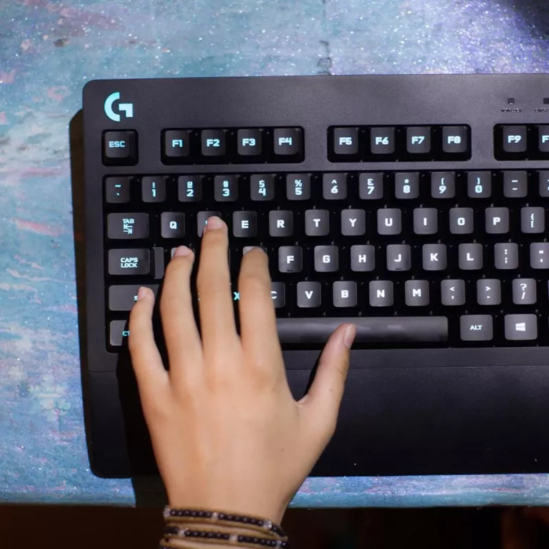 LOGITECH G213 Prodigy Gaming Πληκτρολόγιο USB - Azerty Βελγικό