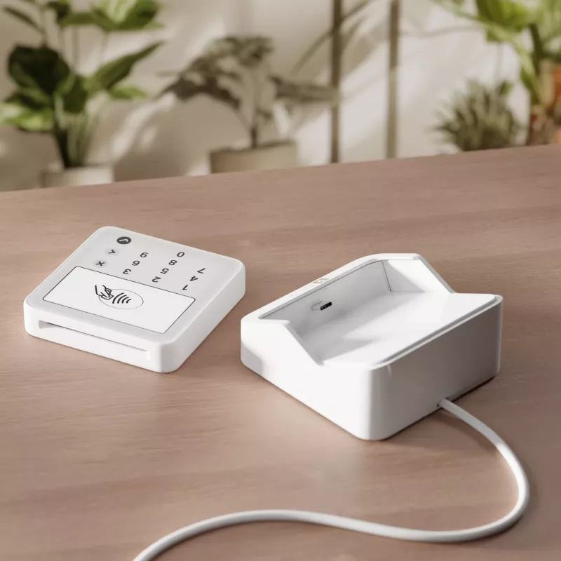 SumUp Solo Lite & Charging Station έξυπνος αναγνώστης καρτών μπαταρία λευκό