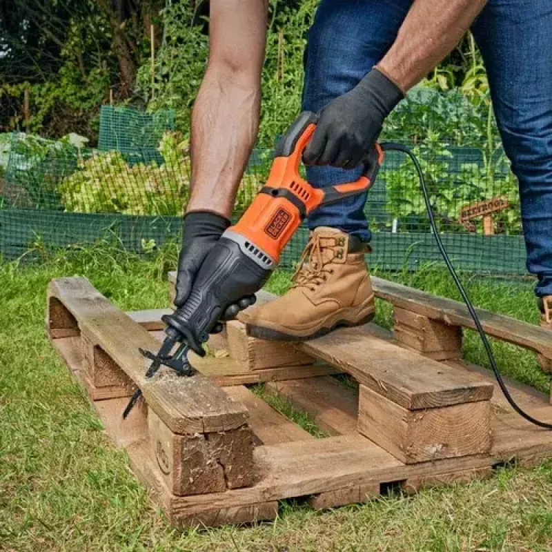 Σπαθοσέγα Black & Decker BES301