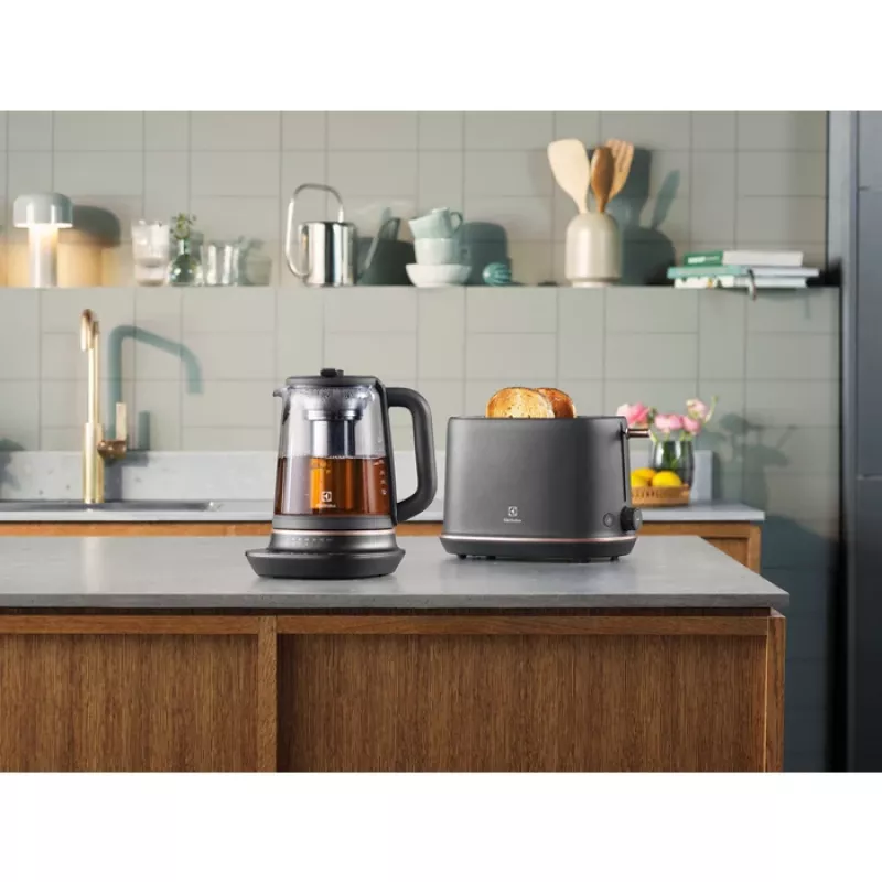 Electrolux E7GK1-8BP Βραστήρας 1,7 l 2000 W Μαύρο, Χαλκό