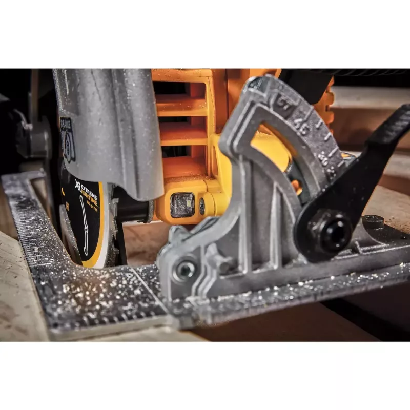 Φορητό δισκοπρίονο DeWALT DCS573NT-XJ