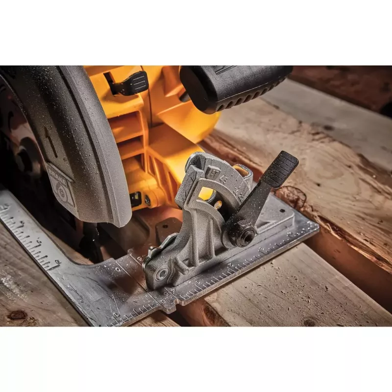 Φορητό δισκοπρίονο DeWALT DCS573NT-XJ