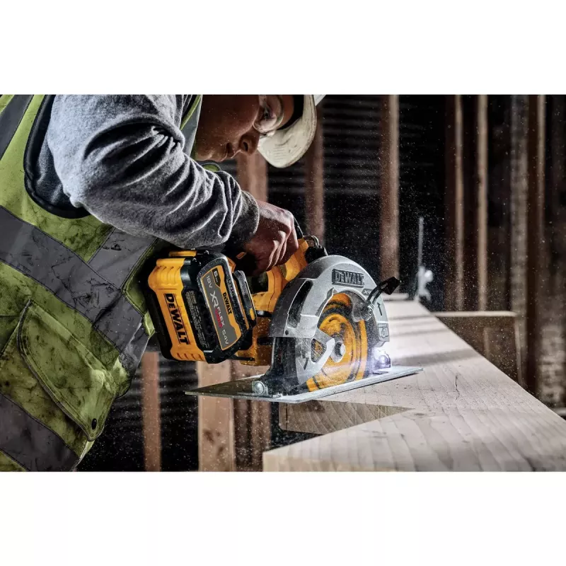 Φορητό δισκοπρίονο DeWALT DCS573NT-XJ