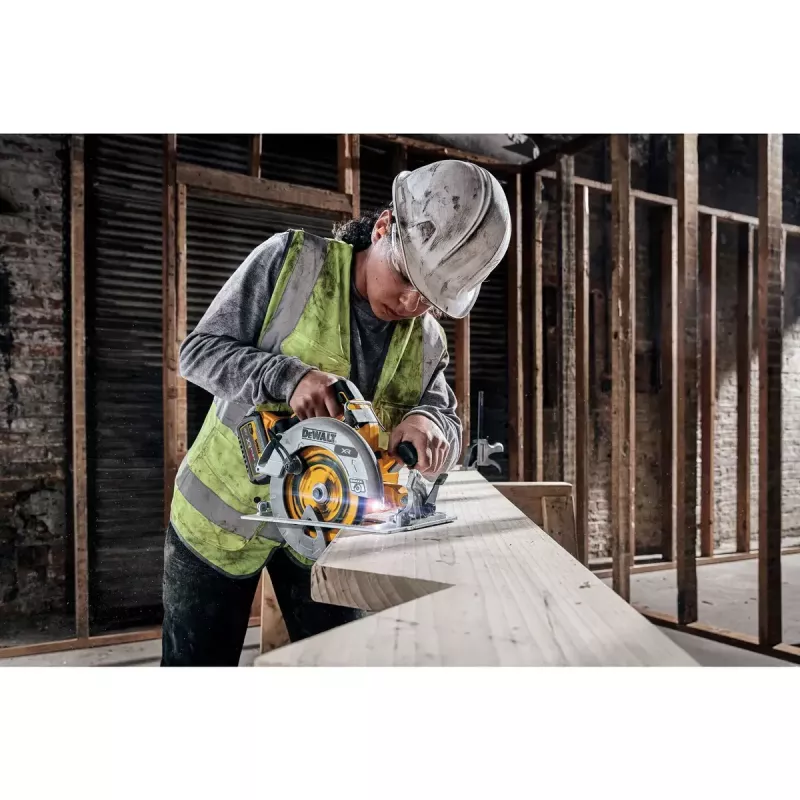 Φορητό δισκοπρίονο DeWALT DCS573NT-XJ