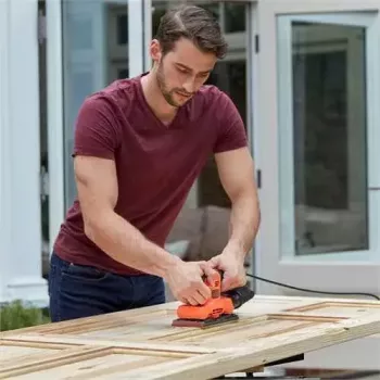 Εκκεντρικός λειαντήρας Black & Decker BEW220