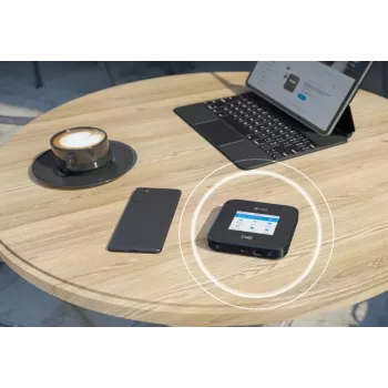 Router κινητής τηλεφωνίας Netgear Nighthawk M7 Pro – Tri-Band Wi‑Fi 2,4/5/6 GHz, 5G Sub6, LTE, Gigabit-Ethernet, USB-C, φορητό, μαύρο