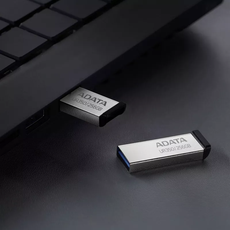 ADATA UR350 USB stick 256 GB USB Type-A 3.2 Gen 1 (3.1 Gen 1) μαύρο, ασημί