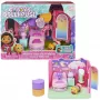 Gabby's Dollhouse, Γλυκά όνειρα υπνοδωμάτιο με φιγούρα Pillow Cat και 3 αξεσουάρ, 3 έπιπλα και 2 παραδόσεις, παιδικό παιχνίδι για παιδιά από 3 ετών
