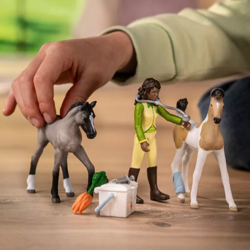 Σετ παιχνιδιού Schleich Sarahs Πρώτων Βοηθειών Φιγούρα — Schleich 42777