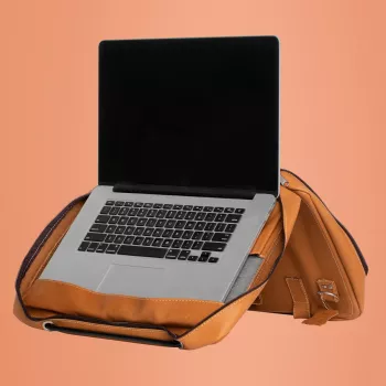 R-Go Tools Θήκη laptop R-Go Viva, δέρμα full-grain, με ενσωματωμένη βάση laptop, ιμάντας ώμου, 39,6 cm (15,6 inch), καφέ