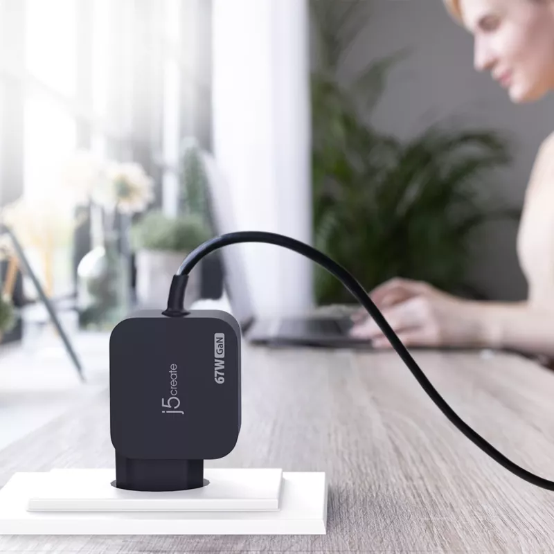 j5create JUP1565DCE3A-EN 67W GaN PD USB-C® Mini-φορτιστής με 3 τύπους DC-βυσμάτων - EU