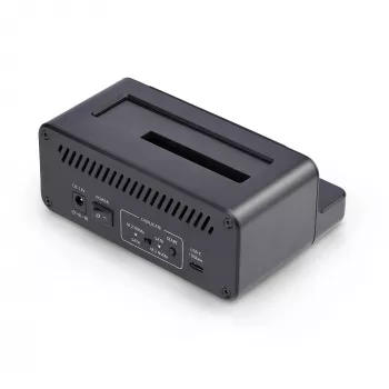 StarTech.com M.2 NVMe σε 2,5/3,5 ίντσες SATA duplicator μονάδων δίσκου, Dual-Bay Standalone SSD cloner/dock δίσκου, αμφίδρομο NVMe σε SATA / SATA σε NVMe, έως 27 GB/min, TAA
