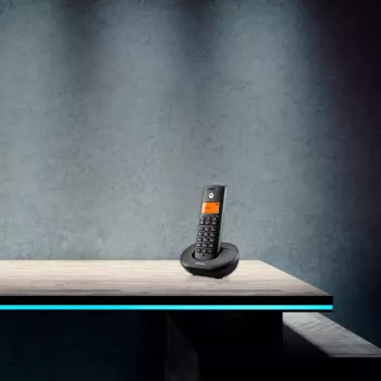 Ασύρματο τηλέφωνο DECT MOTOROLA E201 — ασύρματο ακουστικό με ανοιχτή ακρόαση, έως 50 εγγραφές