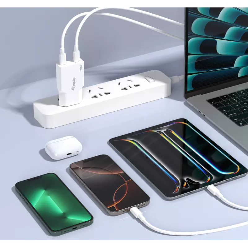 EQUIP φορτιστής GaN 2 θυρών 30W λεπτός USB-C PD — 2 θύρες USB-C, είσοδος 100–240 V, έξοδος max. 20 V, λευκό