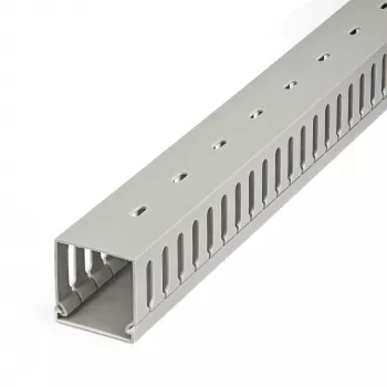 StarTech.com Κάλυμμα καναλιού διαχείρισης καλωδίων ανοιχτό, 2 inch (50 mm) Π x 2 inch (50 mm) Υ – μήκος 2 m – σχισμές 8 mm, Απόκρυψη καλωδίων δικτύου PVC/κανάλι καλωδίων τοίχου, μέγ. 80 καλώδια, UL-listed