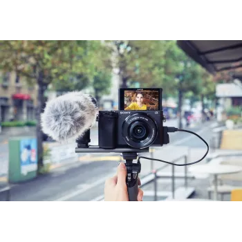 Sony α 6400 + SEL18135 MILC 24,2 MP CMOS 6000 x 4000 Pixel μαύρο