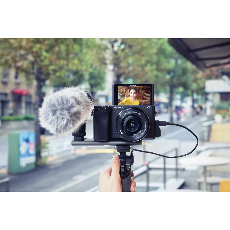 Sony α 6400 + SEL18135 MILC 24,2 MP CMOS 6000 x 4000 Pixel μαύρο