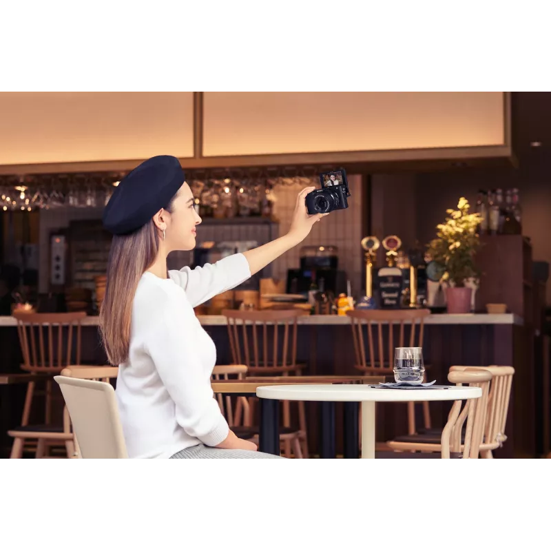 Sony α 6400 + SEL18135 MILC 24,2 MP CMOS 6000 x 4000 Pixel μαύρο