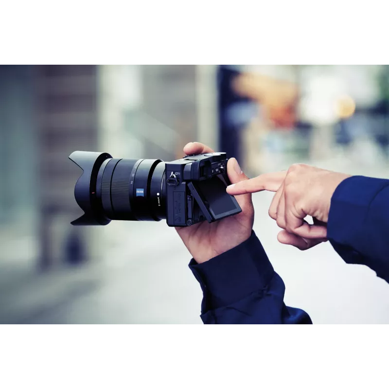 Sony α 6400 + SEL18135 MILC 24,2 MP CMOS 6000 x 4000 Pixel μαύρο