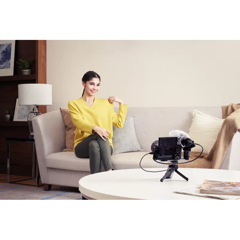 Sony α 6400 + SEL18135 MILC 24,2 MP CMOS 6000 x 4000 Pixel μαύρο