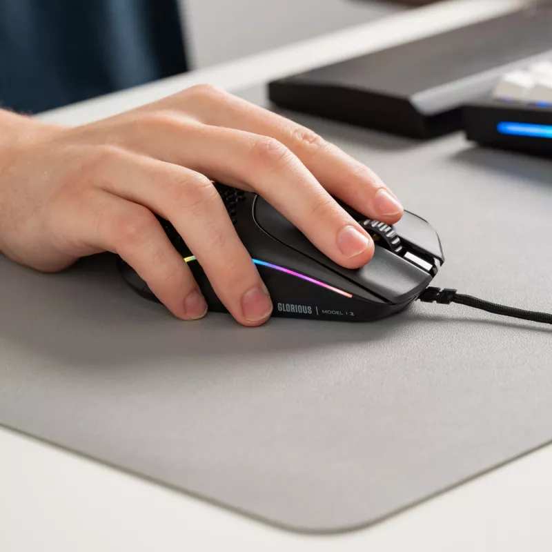 Glorious Gaming Glorious Model I2 Wired – λευκό, δεξιόχειρας, οπτικό, USB Type-A, 26000 DPI, λευκό