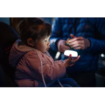Επαναφορτιζόμενο φανάρι κάμπινγκ Ledlenser Kidcamp6 — LED RGB, 60 lm, AAA, θήκη ABS, 95 g