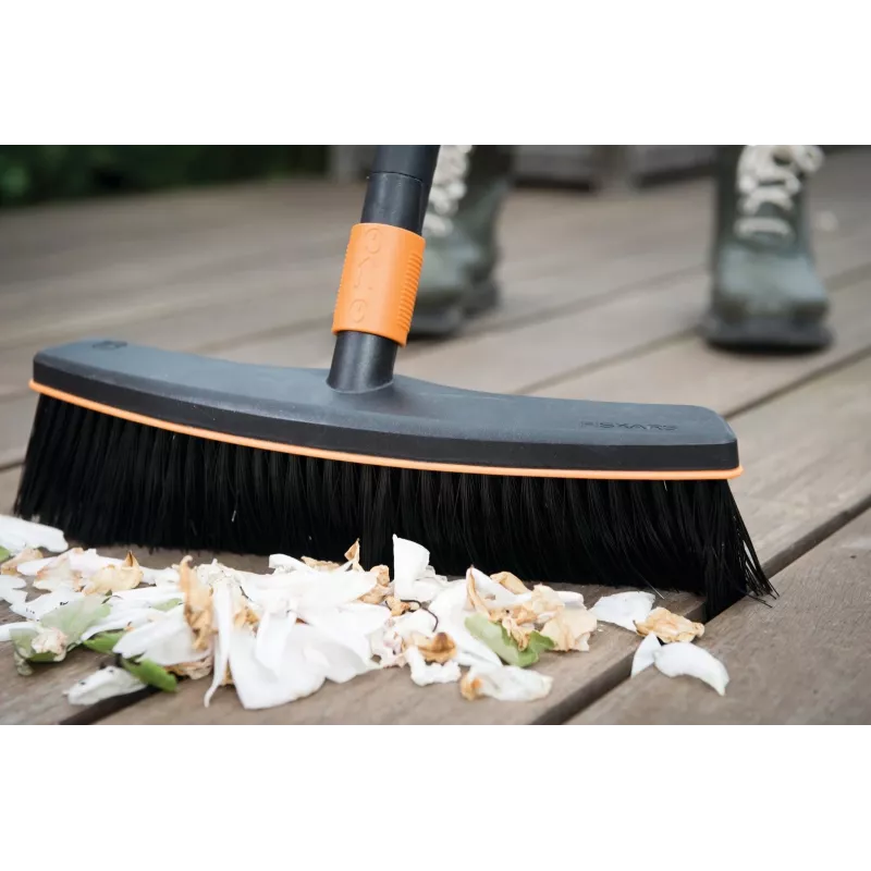 Fiskars 1001416 Σκούπα Πλαστικό Μαύρο, Πορτοκαλί