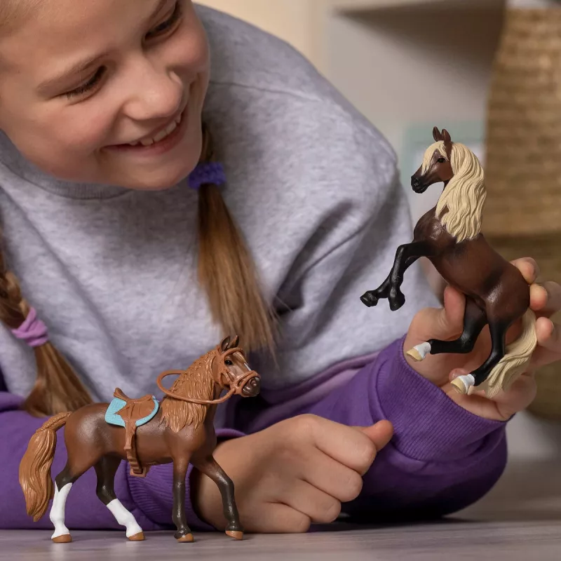 Schleich Horse Club Peruvian Paso Φοράδα Καφέ Λευκό 13953S