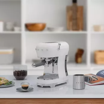 Μηχανή espresso Smeg 1,1 L ECF02WHEU