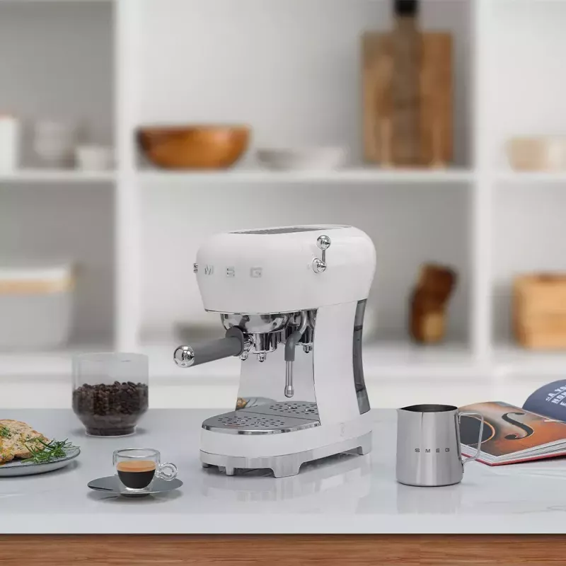 Μηχανή espresso Smeg 1,1 L ECF02WHEU
