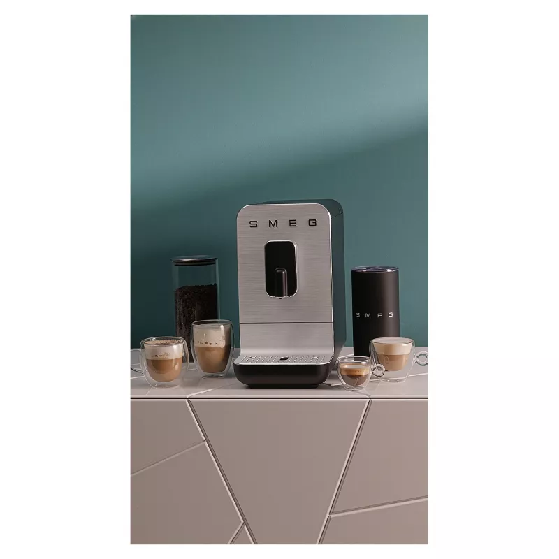 SMEG BCC11BLMEU Αυτόματη μηχανή καφέ με λειτουργία ατμού, μαύρο ματ