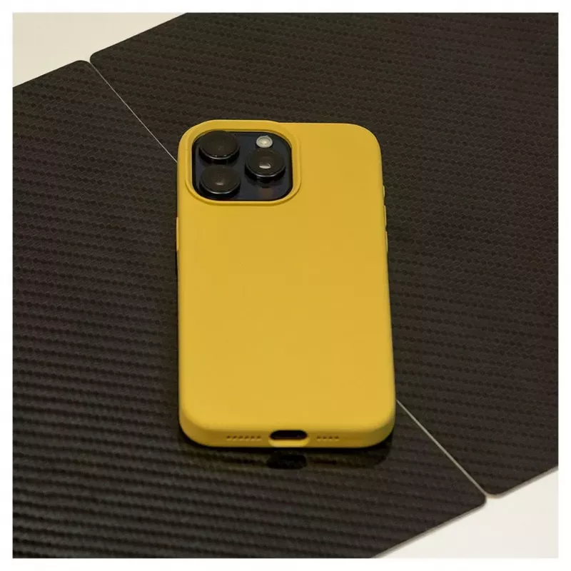 Evelatus Apple iPhone 15 Pro Premium Soft Touch Θήκη Σιλικόνης Χρυσό